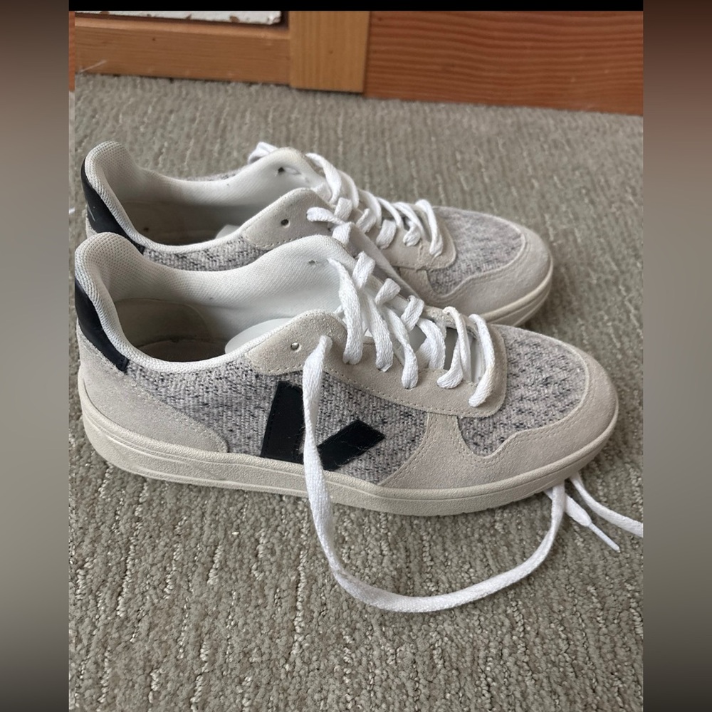 Gray Veja